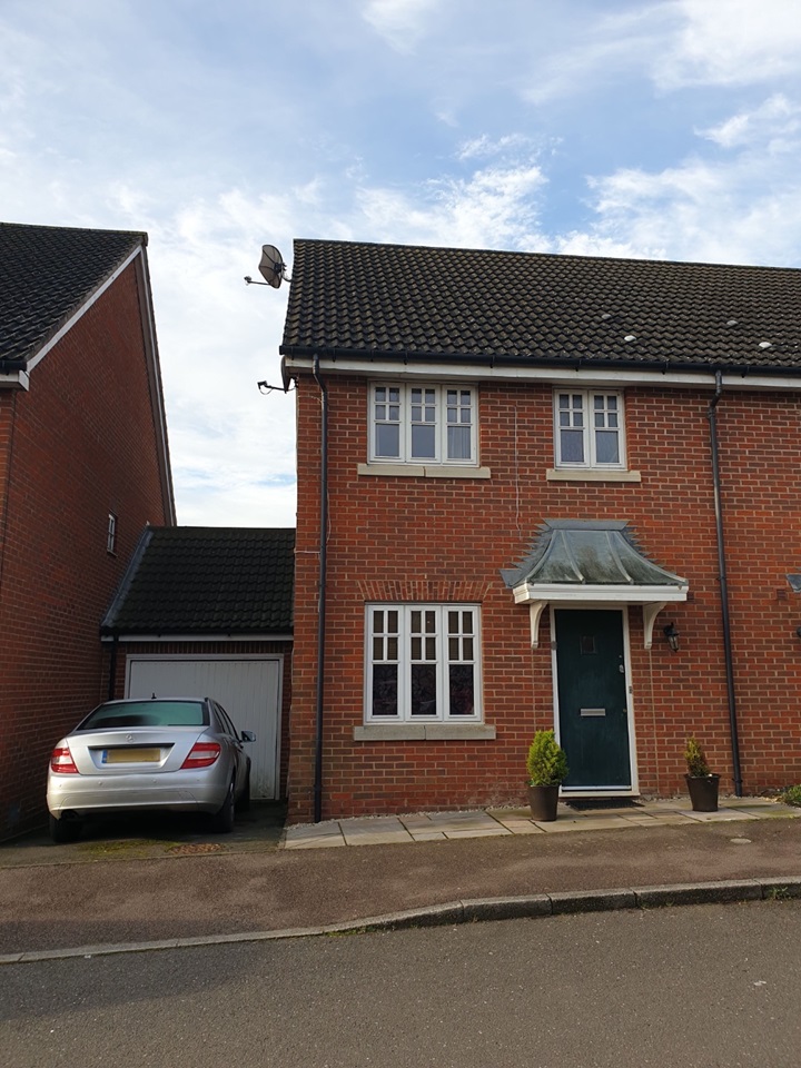 Westcroft, Milton Keynes 3 Bed SemiDetached House, Exbury Lane, MK4