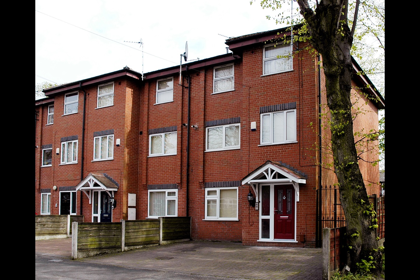 7 Bed End Terrace, Wellington Road, M14