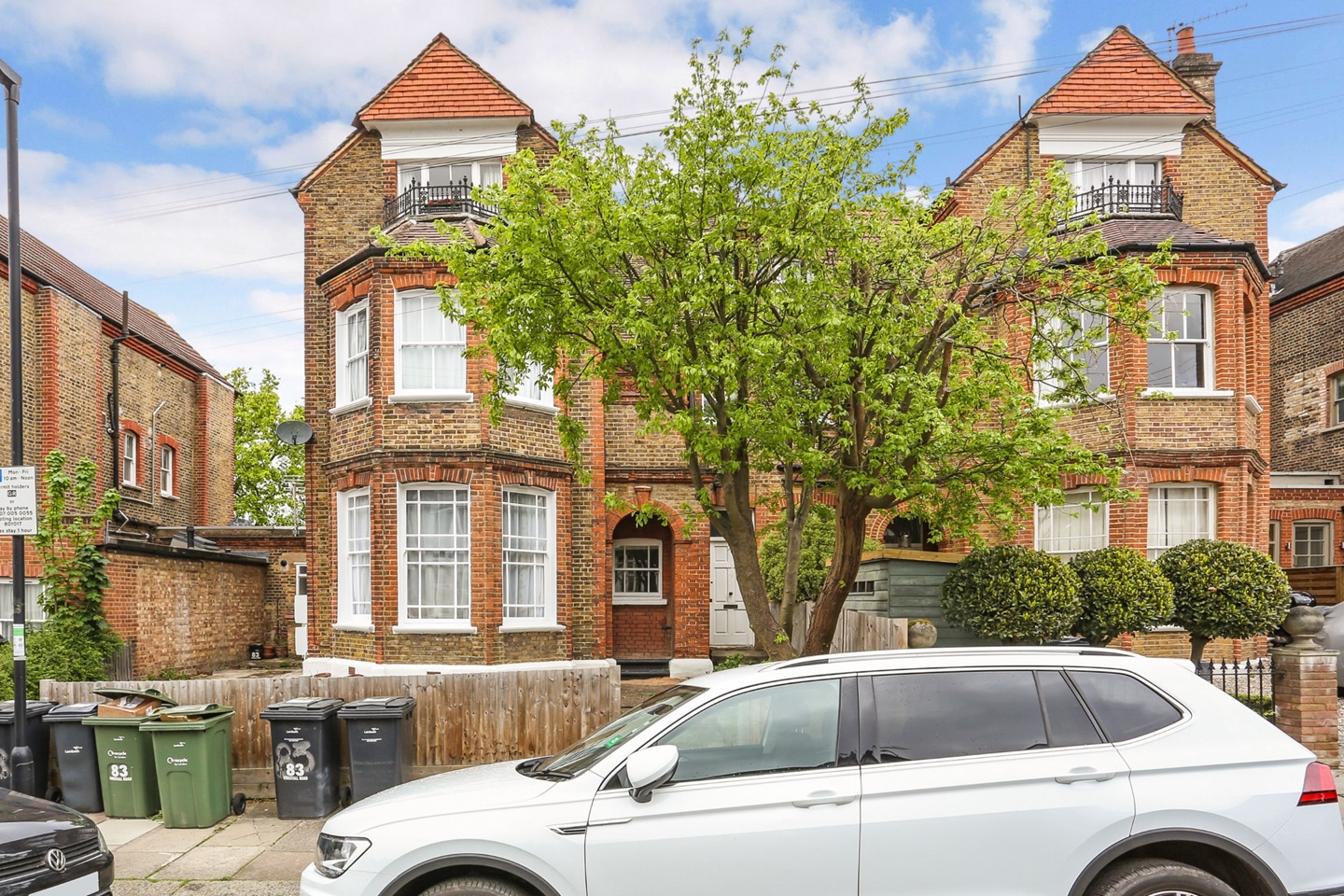 London 1 Bed Flat, Kirkstall Road, SW2 To Rent Now for £1,850.00 p/m