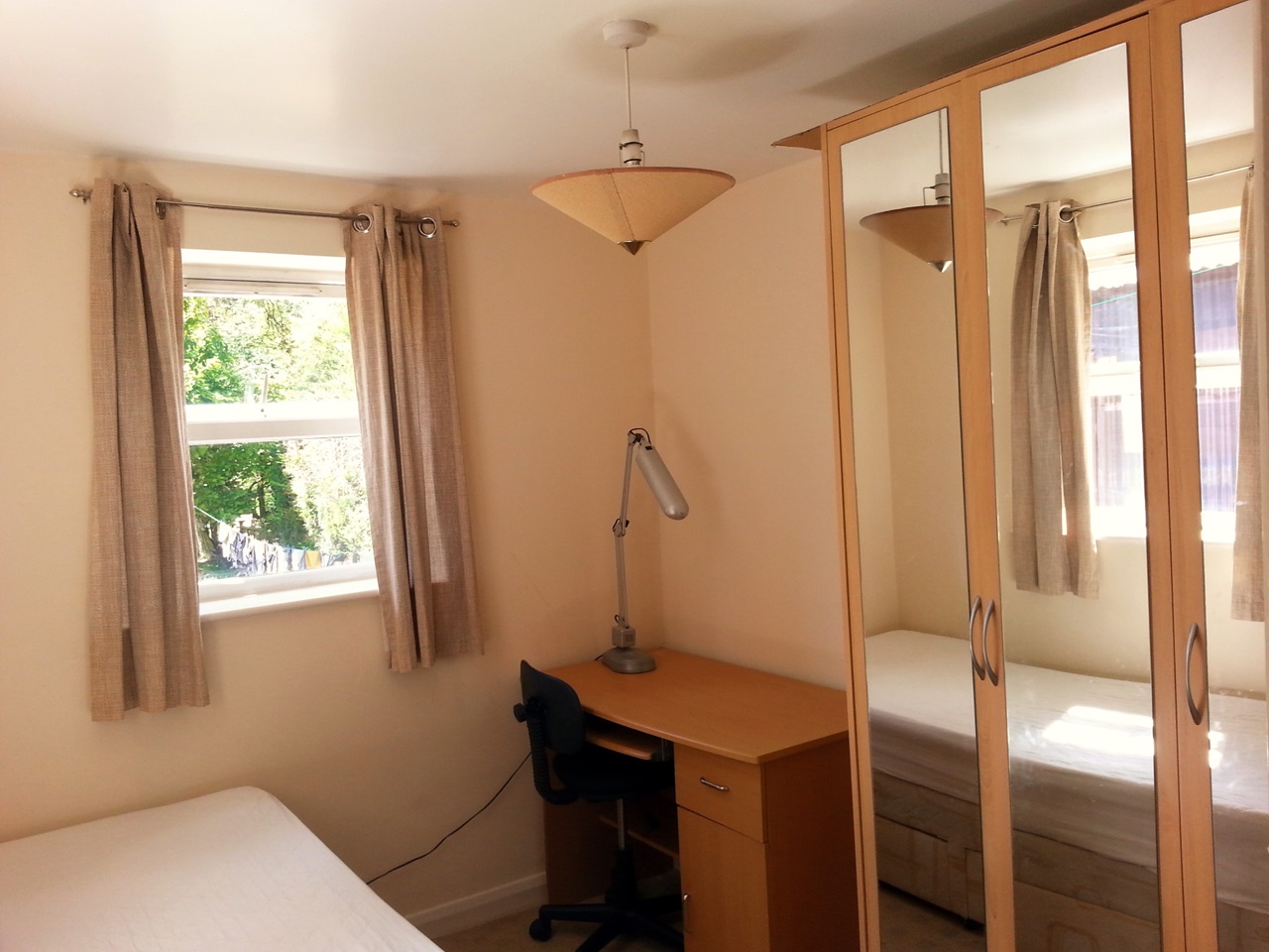 Reading Room in a Shared House, Elgar Road, RG2 To Rent Now for £