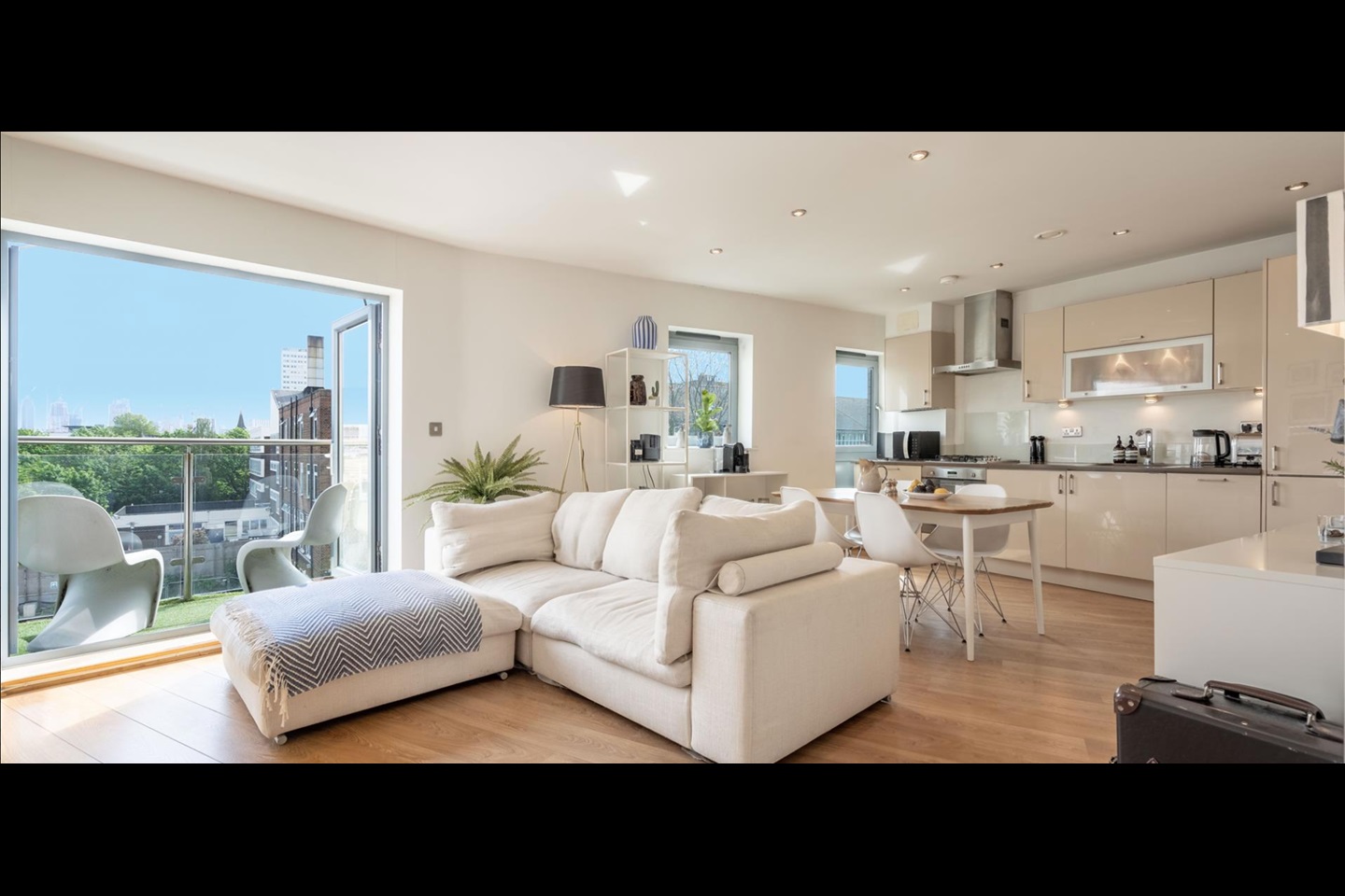 2 Bed Flat, Battersea Park Road, SW11