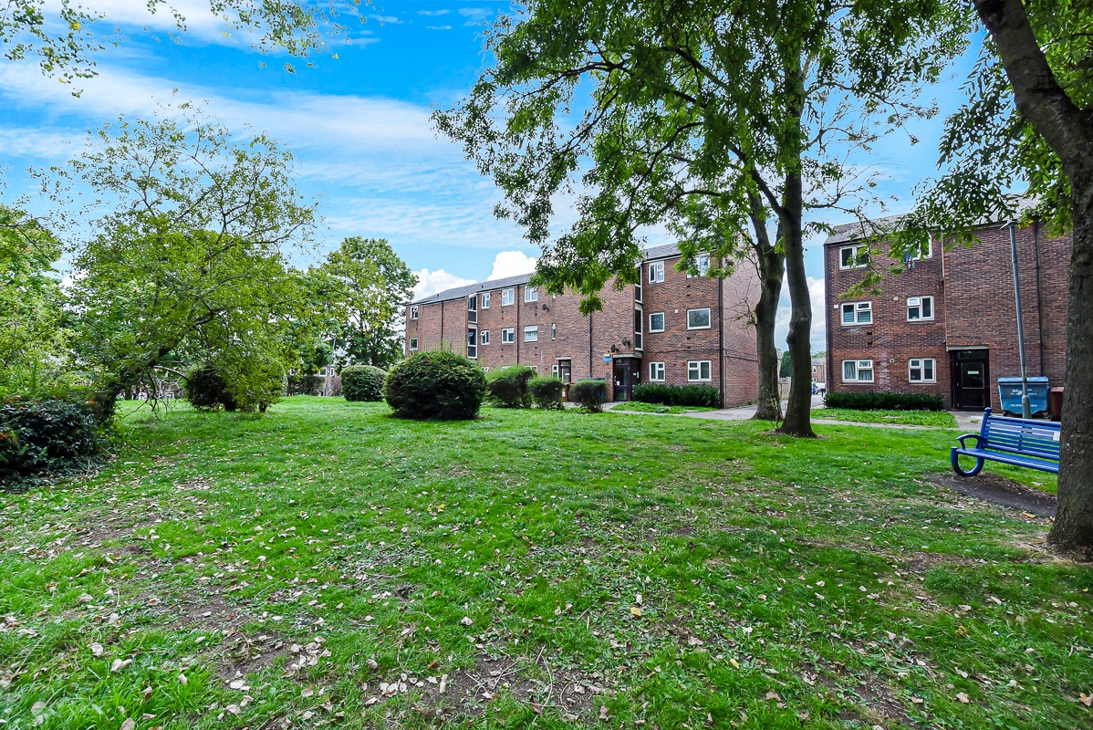 Borehamwood 1 Bed Flat, Hunter Walk, WD6 To Rent Now for £1,330.00 p/m