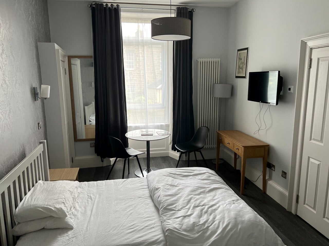 Studio Flat, Oxford Street, EH8