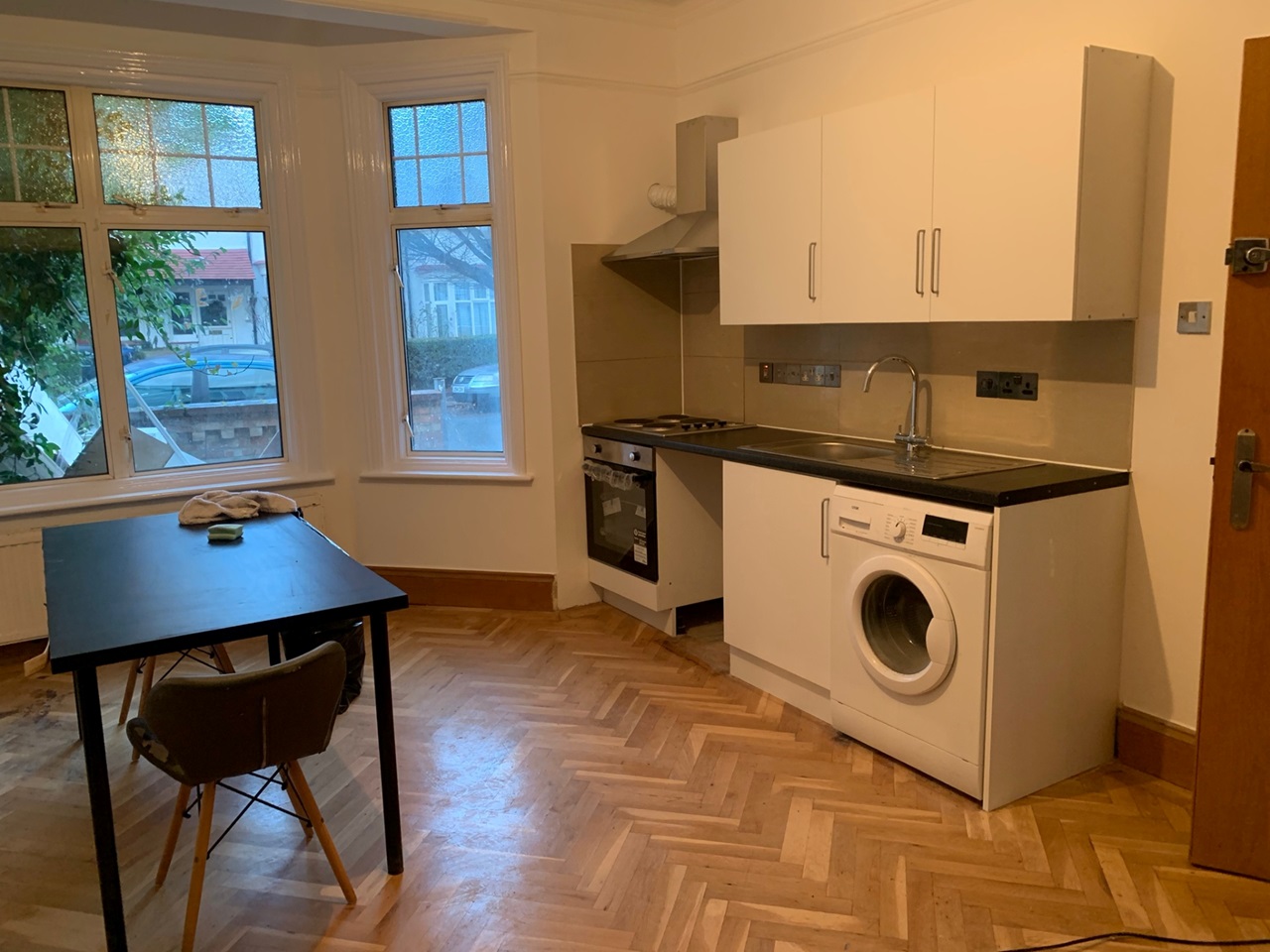London Studio Flat, Egerton Gardens, NW4 To Rent Now for £1,450.00 p/m