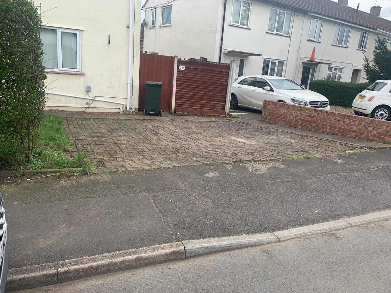 Scawthorpe 3 Bed SemiDetached House, Chatsworth Crescent, DN5 To