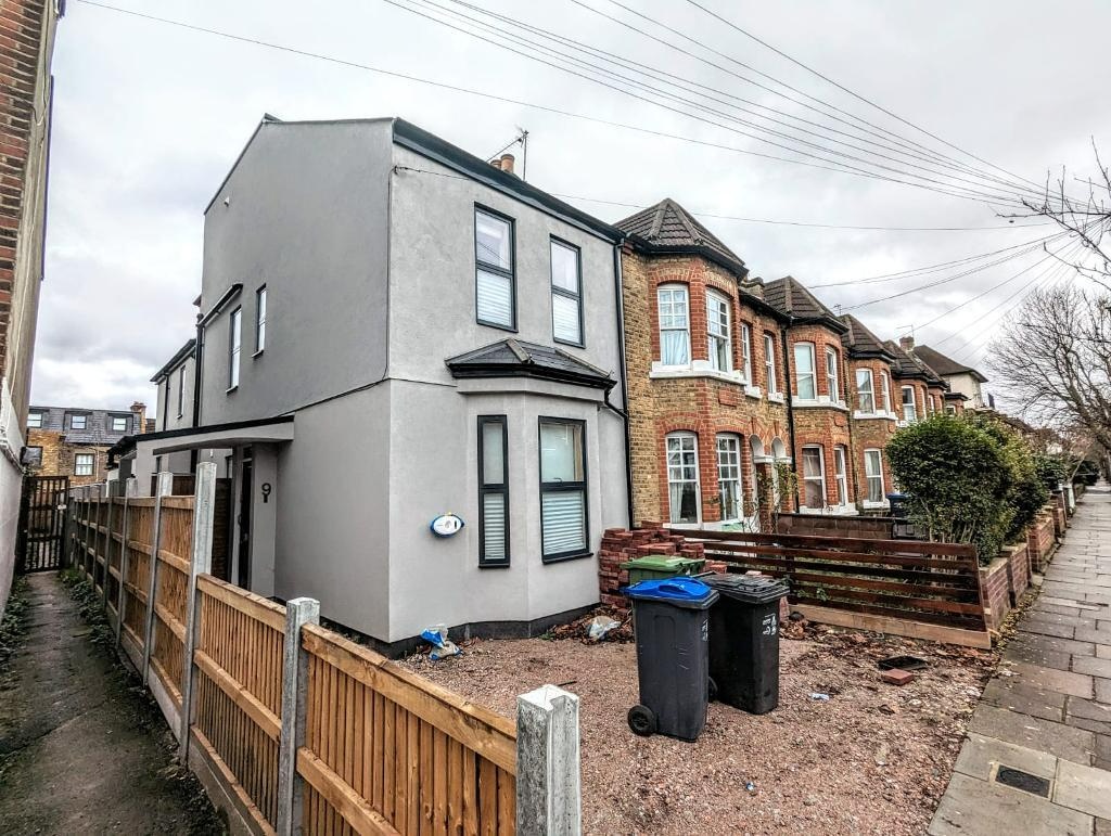 London 2 Bed Flat, Hamilton Road, SW19 To Rent Now for £2,100.00 p/m