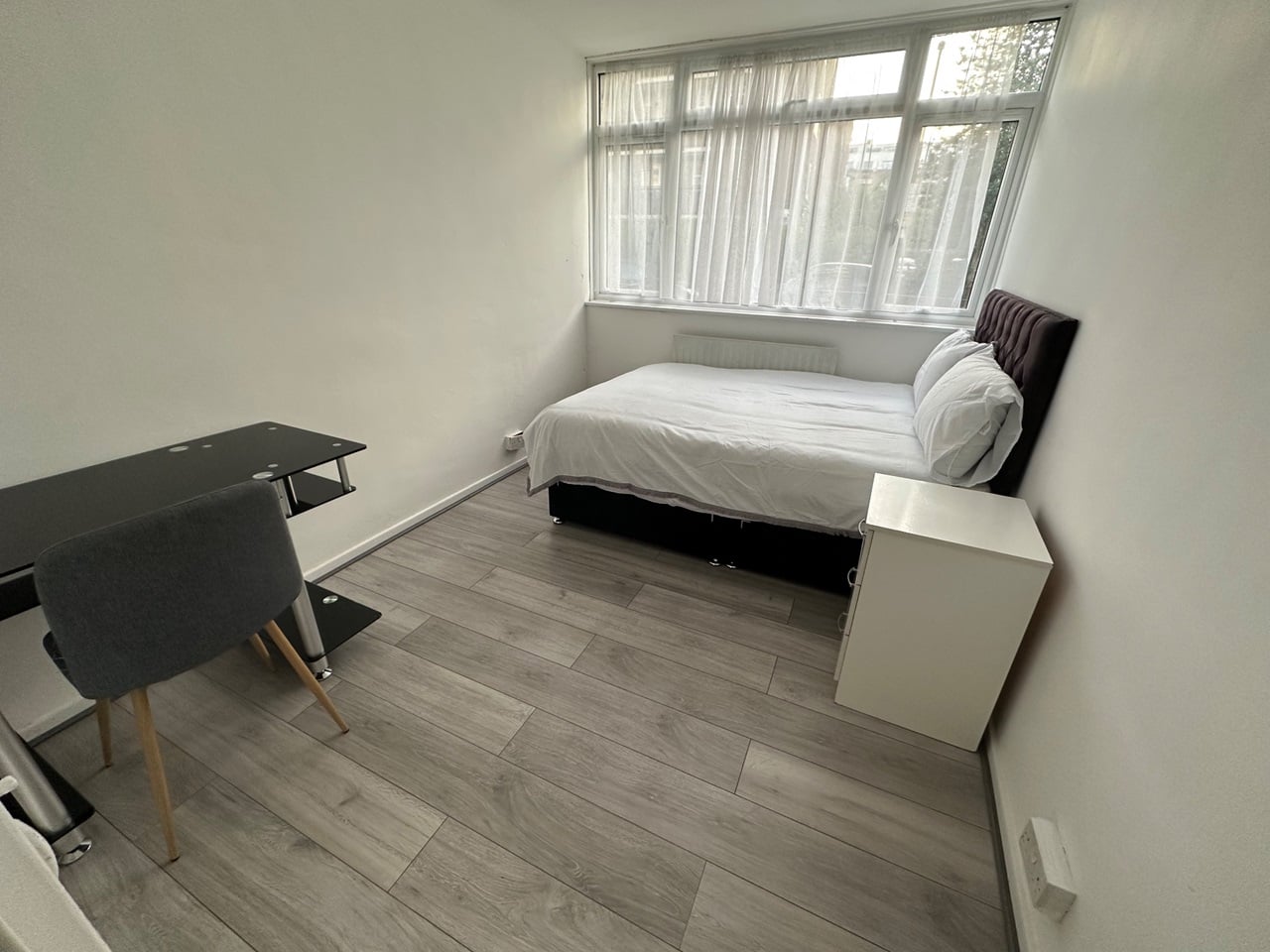 Room in a Shared Flat, Halliday House, E1
