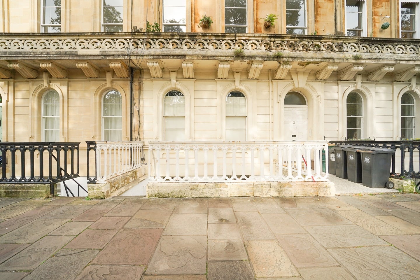 2 Bed Flat, Victoria Square, BS8