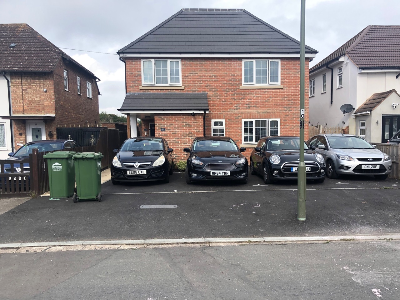 Ashford 1 Bed Flat, Desford Way, TW15 To Rent Now for £1,150.00 p/m