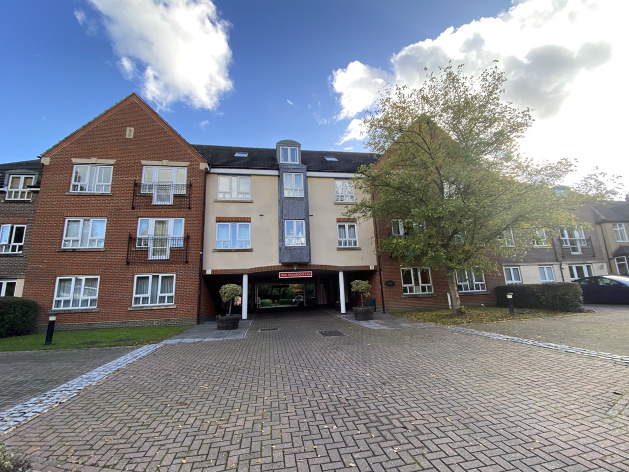 Carshalton 1 Bed Flat, Windermere Court, SM5 To Rent Now for £1,200