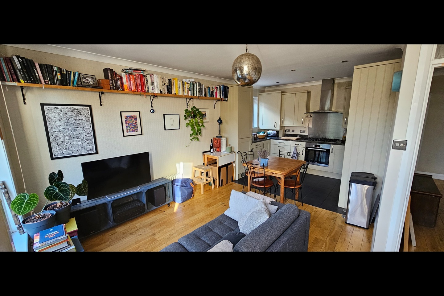 London 2 Bed Flat, Stapleton Hall Road, N4 To Rent Now for £2,400.