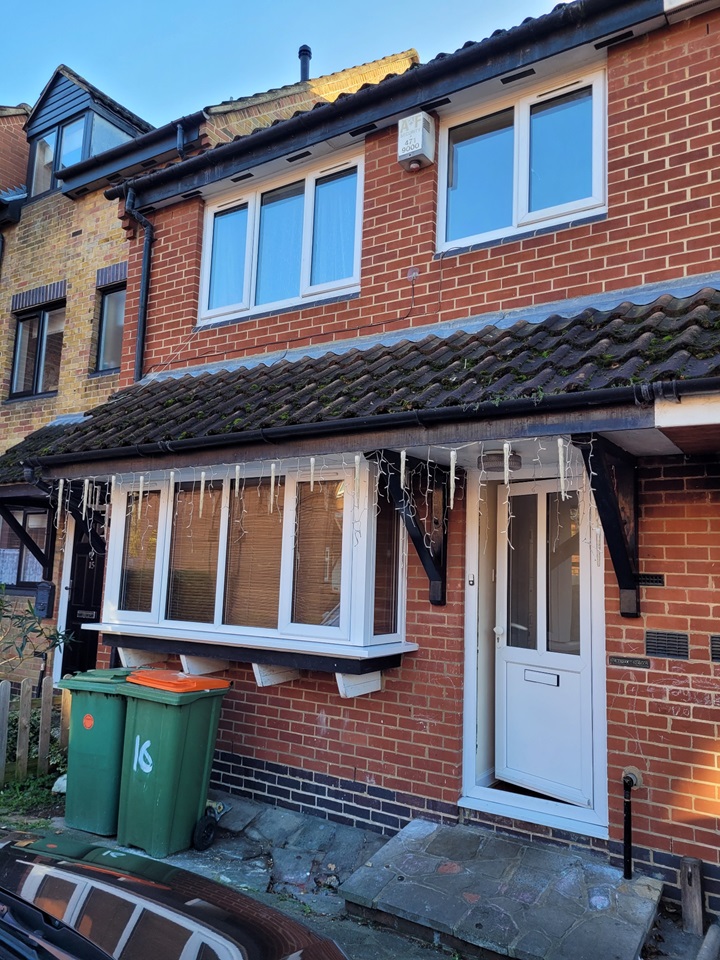 London 3 Bed SemiDetached House, Woodhatch Close, E6 To Rent Now