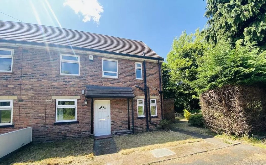 Baildon, Shipley 3 Bed SemiDetached House, Aire Close, BD17 To