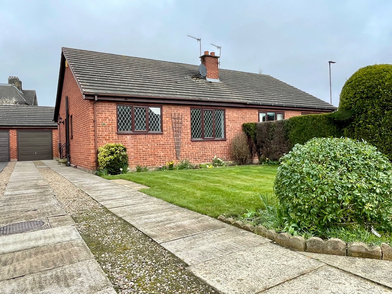 Featherstone, Pontefract 2 Bed Bungalow, Mews Court, WF7 To Rent