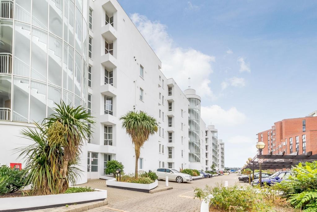 London Room in a Shared Flat, Barrier Point Road, E16 To Rent Now