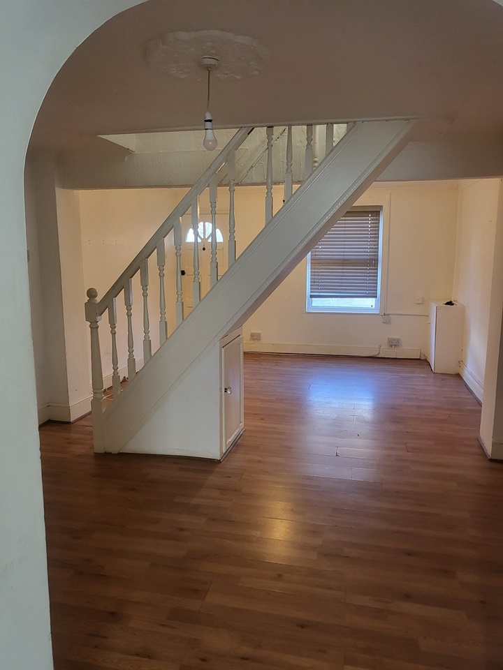 3 Bed Terraced House, High Street, DA10 To Rent Now for