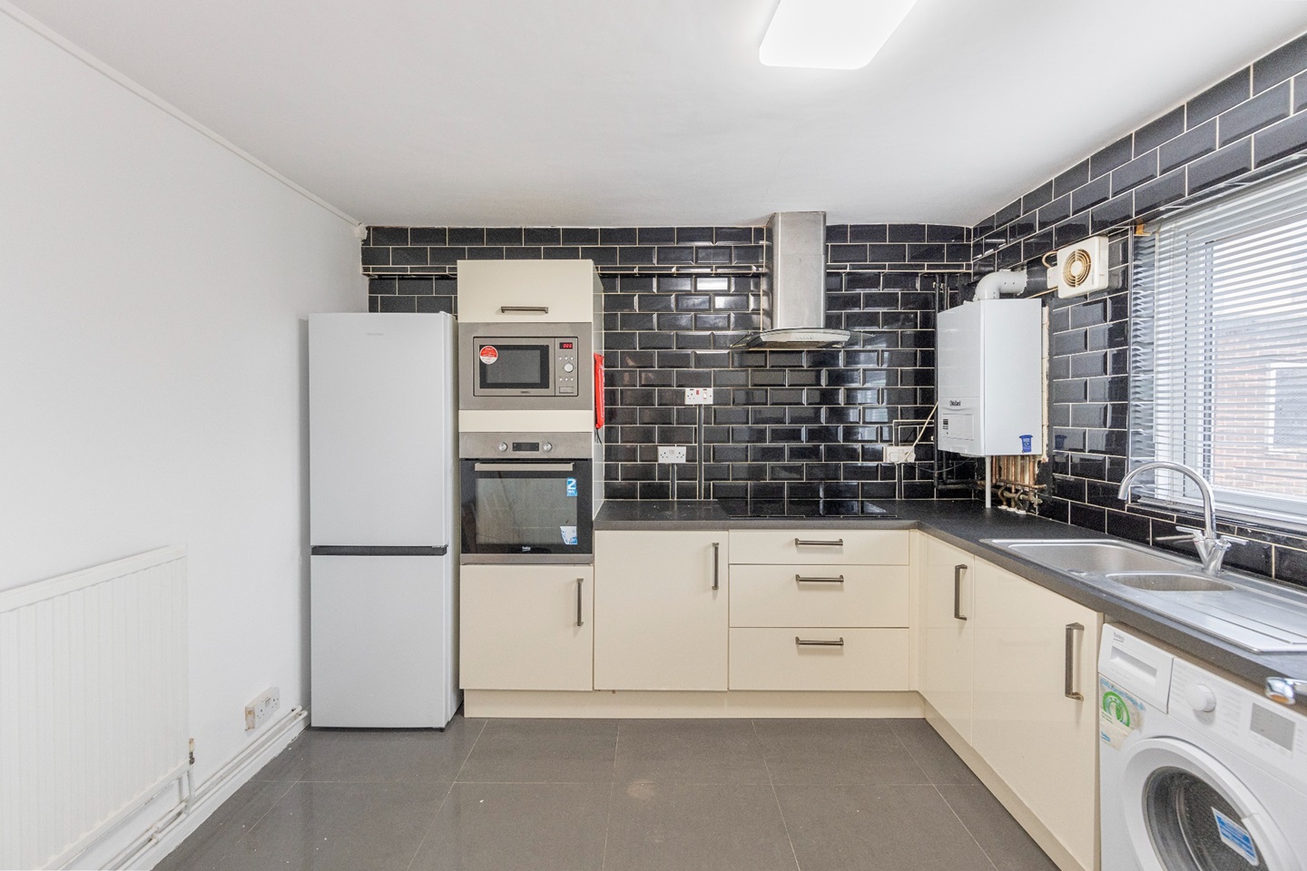 Tilbury Room in a Shared Flat, Wellington Road, RM18 To Rent Now for £433.00 p/m