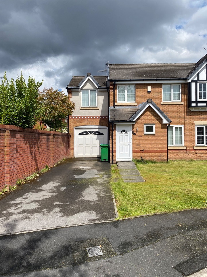 Manchester 4 Bed SemiDetached House, Chelsfield Grove, M21 To Rent