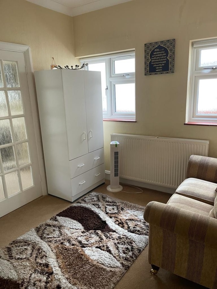 Chigwell Room in a Shared House, Tomswood Road, IG7 To Rent Now for £750.00 p/m