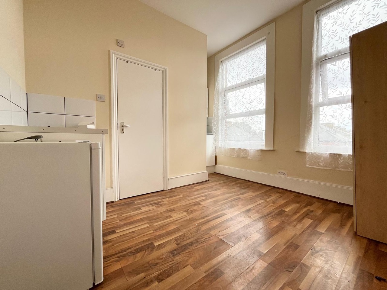 London Studio Flat, Pembury Road, N17 To Rent Now for £1,150.01 p/m