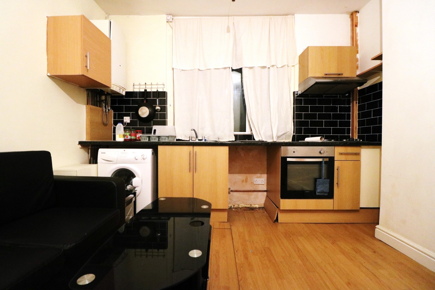 London Studio Flat, High Road Leytonstone, E11 To Rent Now for £