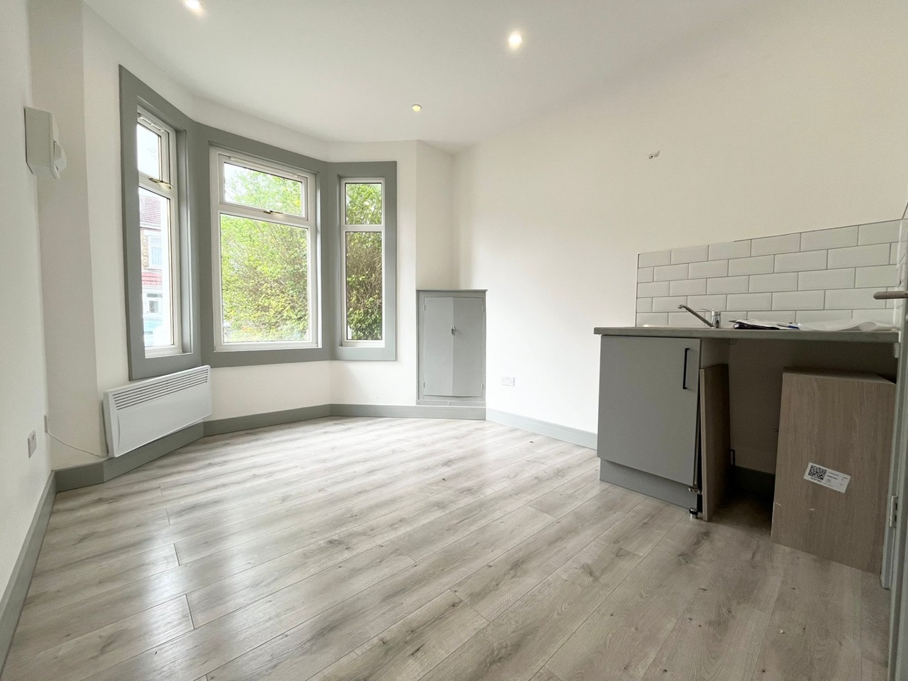 West Drayton Studio Flat, Otterfield Road, UB7 To Rent Now for £