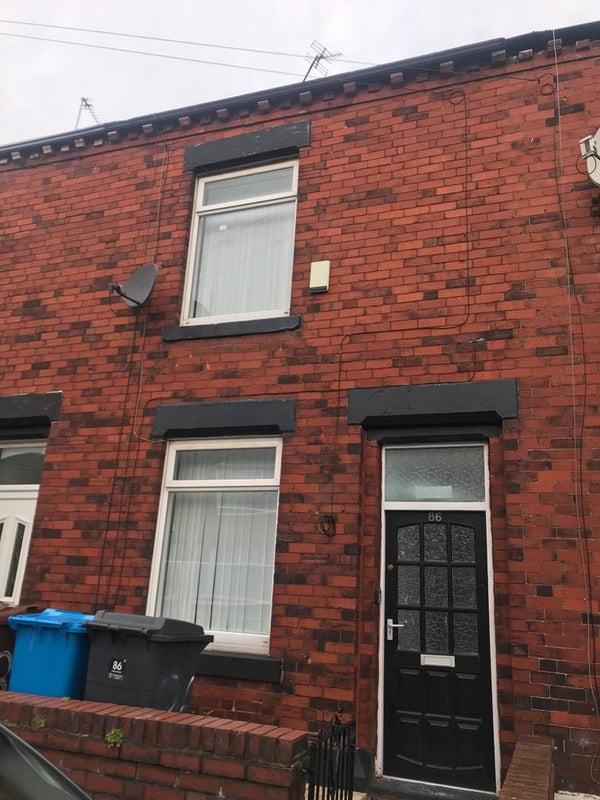 Oldham Room in a Shared House, Huxley Street, OL4 To Rent Now for £