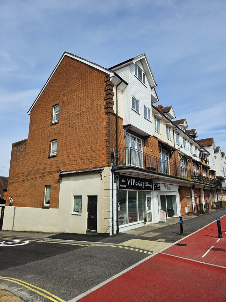 Farnborough 3 Bed Flat, North Camp, GU14 To Rent Now for £1,400.00 p/m