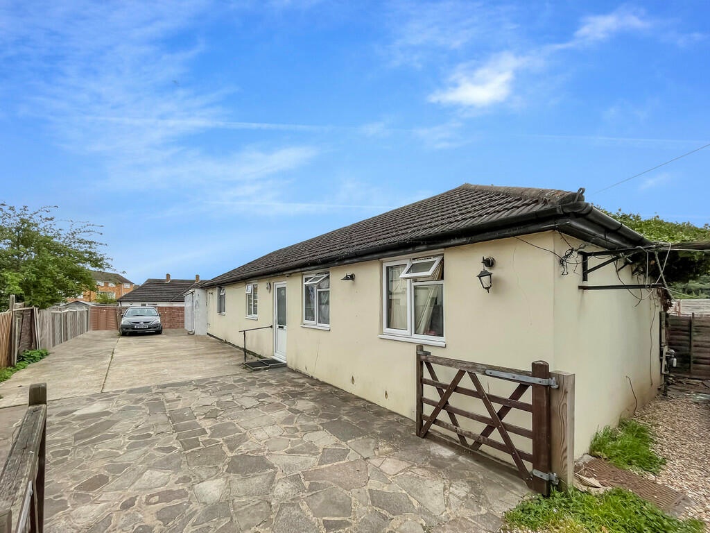 Hounslow 5 Bed Bungalow, Sutton Lane, TW3 To Rent Now for £4,000.00 p/m