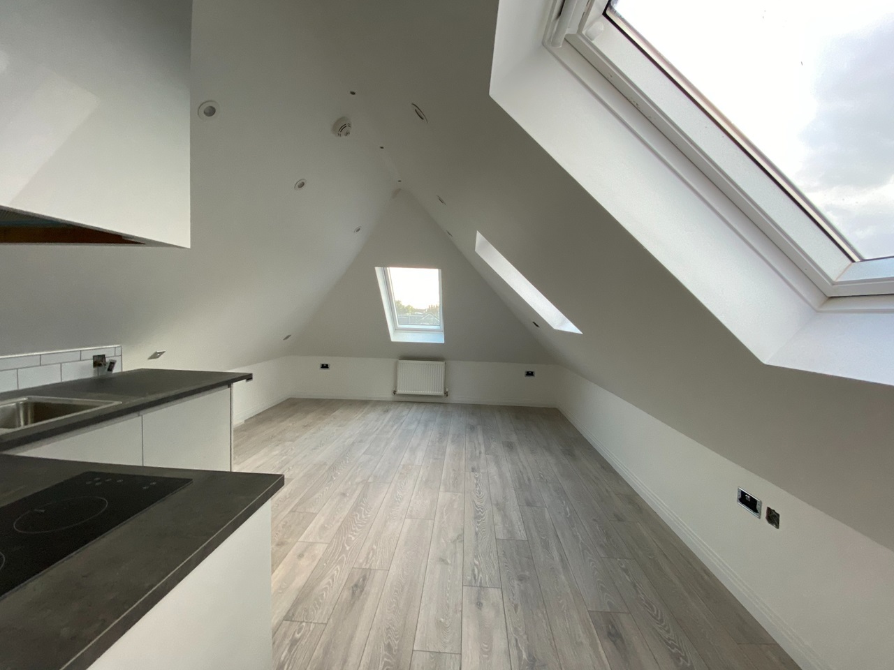 London Studio Flat, Friern Park, N12 To Rent Now for £1,175.00 p/m