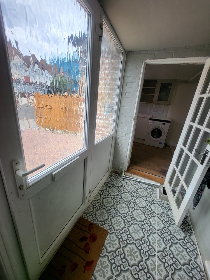 Croydon Studio Flat, Midhurst Avenue, CR0 To Rent Now for £795.00 p/m