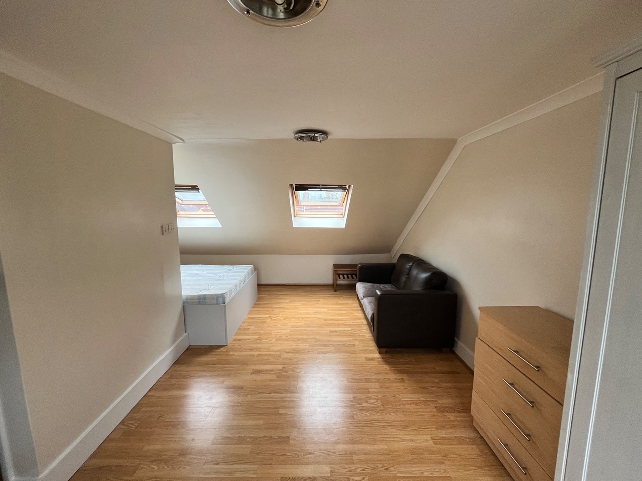 Southall Bedsit, Burns Avenue, UB1 To Rent Now for £960.00 p/m