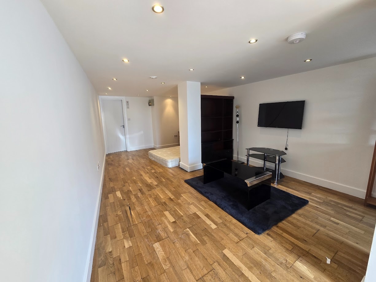 London Studio Flat, Vivian Avenue, NW4 To Rent Now for £1,100.00 p/m