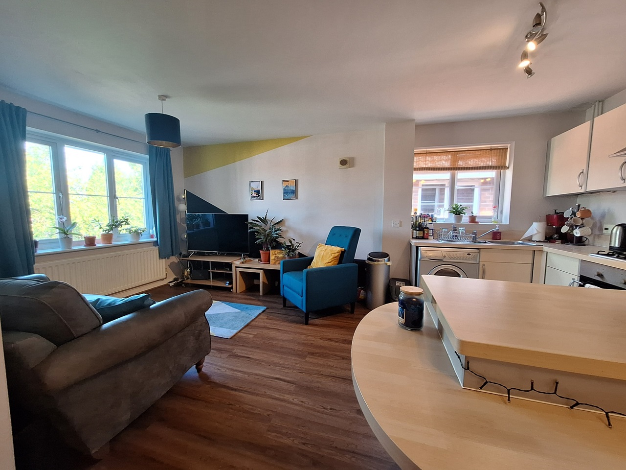 Nottingham - 2 Bed Flat, Hassocks Close, NG9 - To Rent Now for £1,250. ...