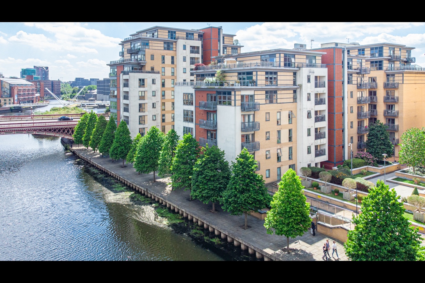 2 Bed Flat, Balmoral Place, LS10