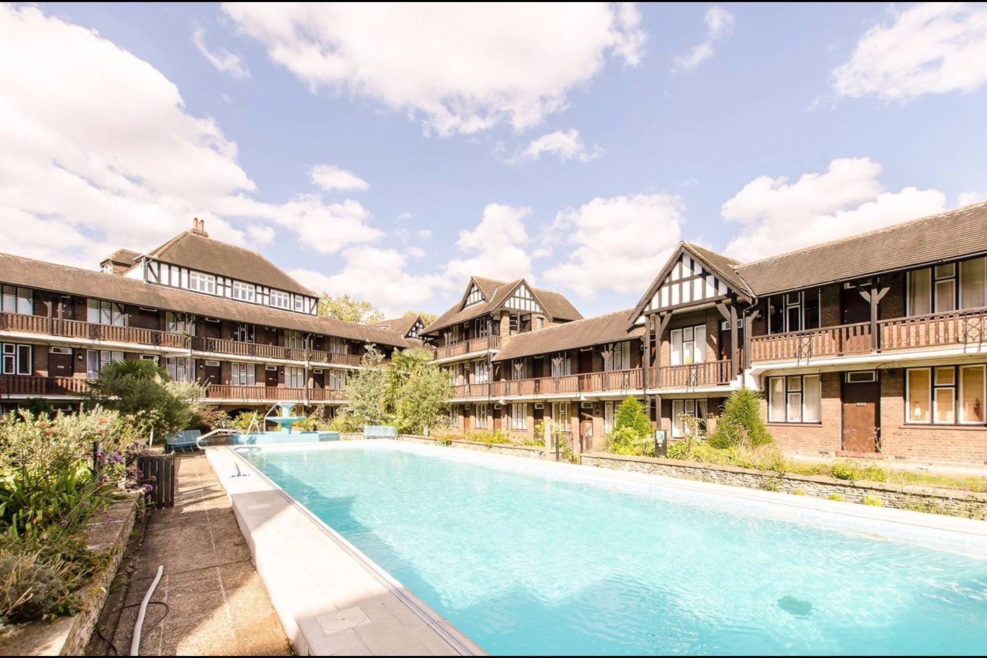 Brixton Studio Flat, Tudor Close, SW2 To Rent Now for £1,100.00 p/m