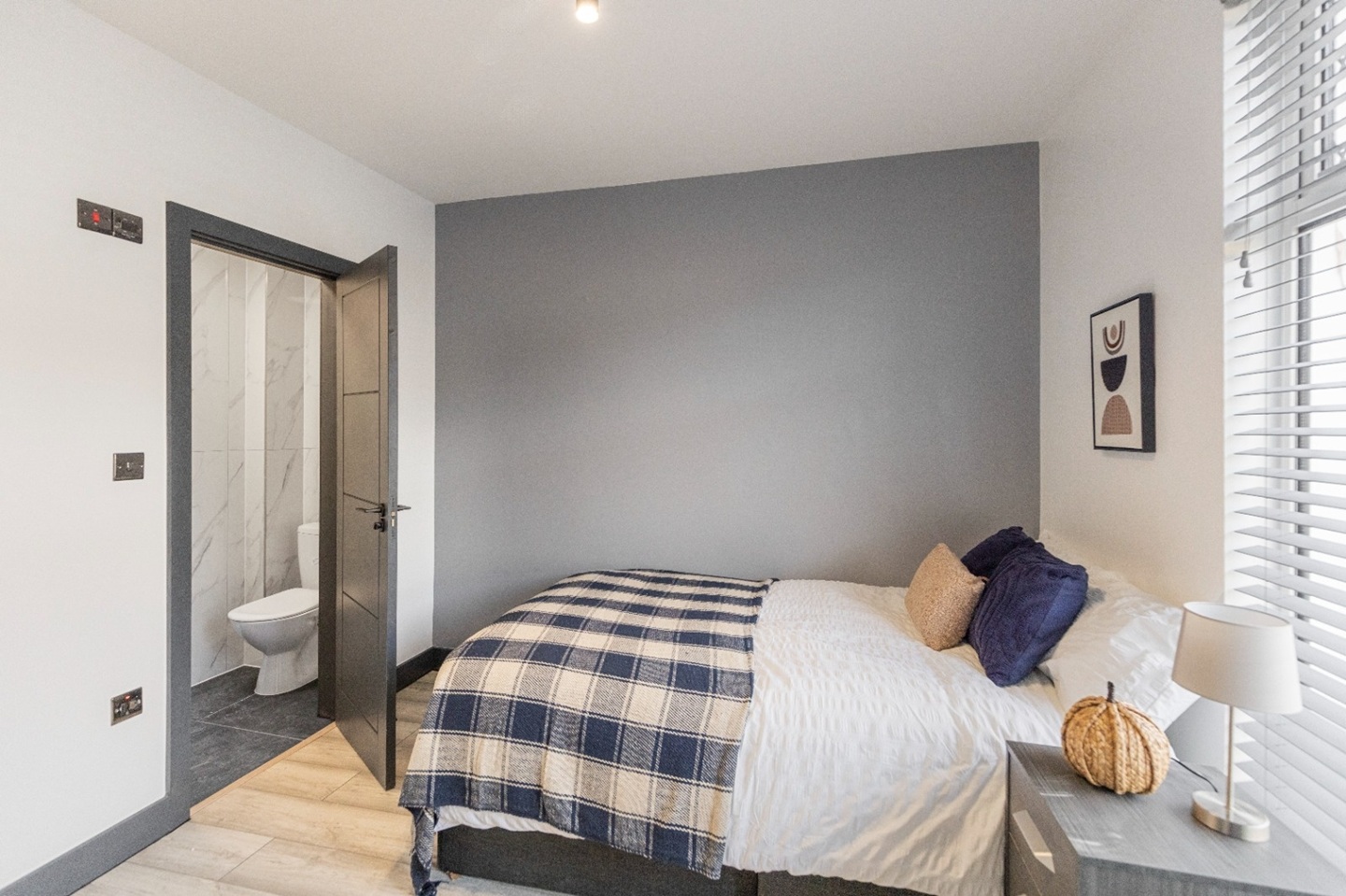 london-studio-flat-sandhurst-road-se6-to-rent-now-for-1-295-00-p-m