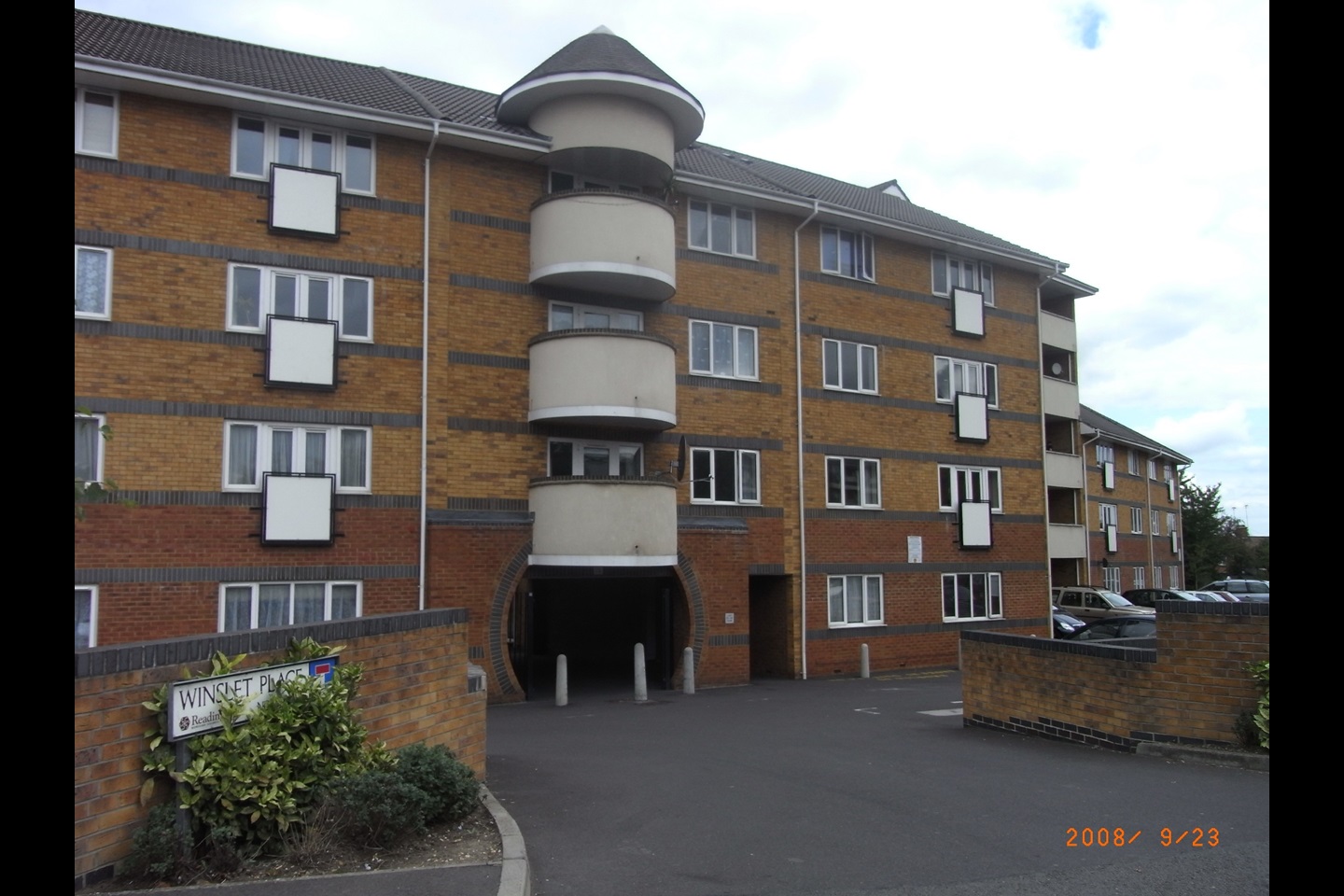 2 Bed Flat, Winslet Place, RG30