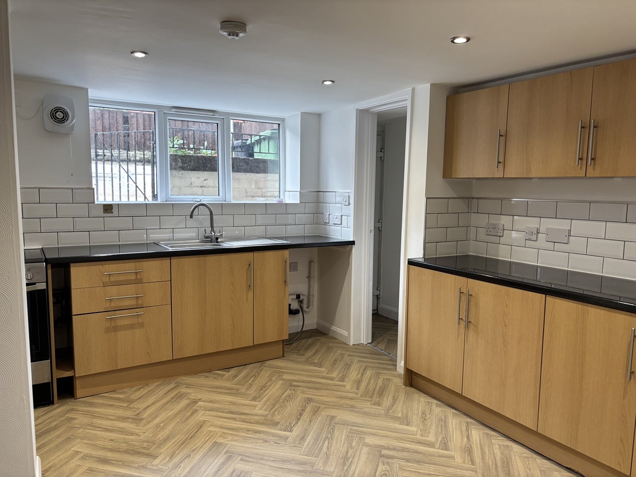 2 Bed Terraced House, Arthington View, LS10