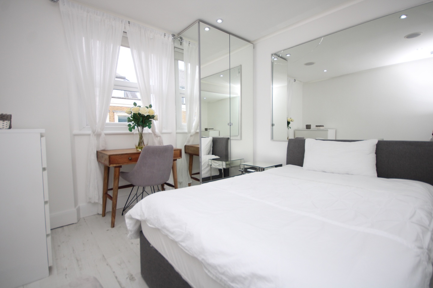 Room in a Shared Flat, Westbourne Grove, W2