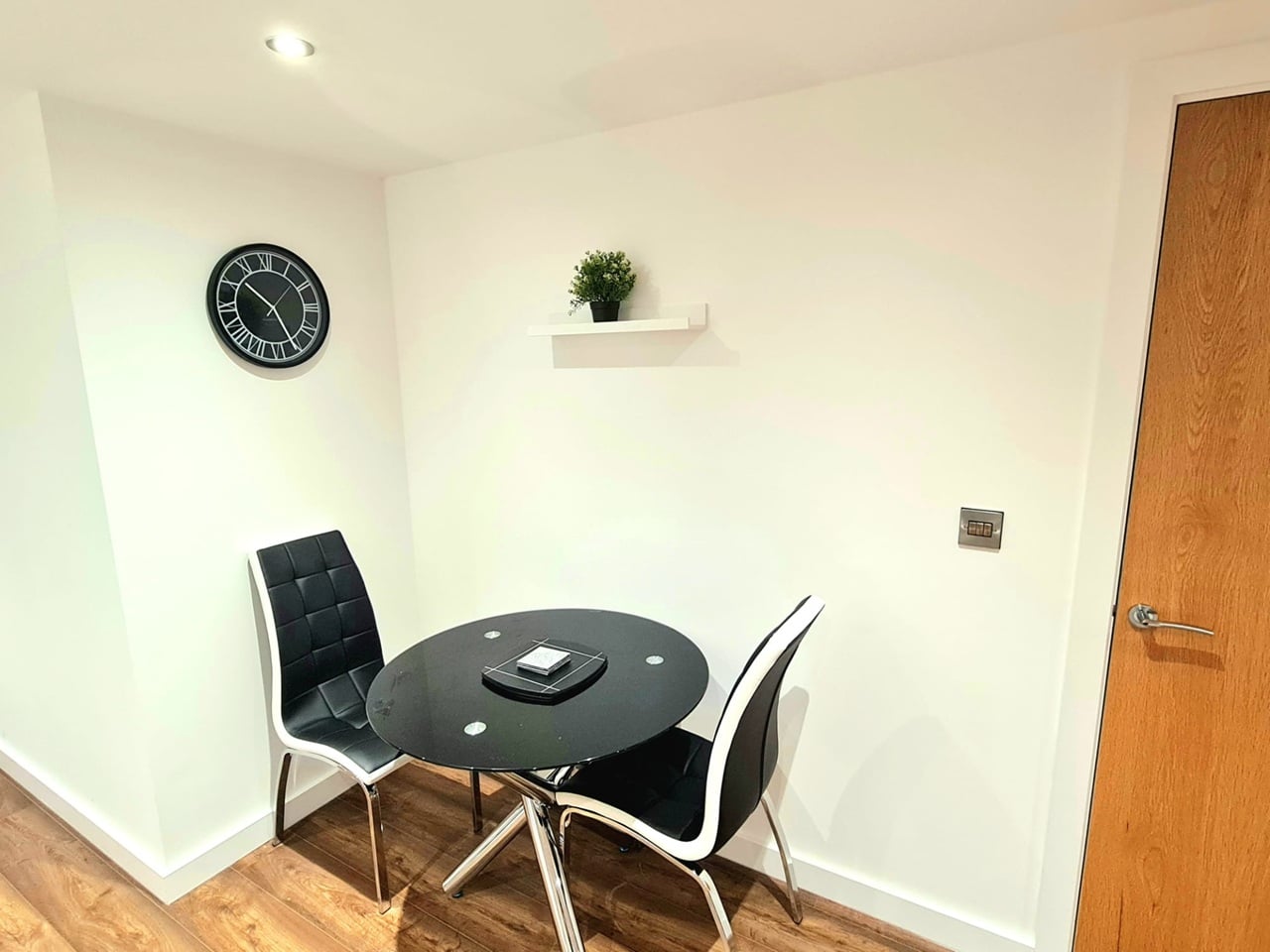 1 Bed Flat, Crossbank House, M7