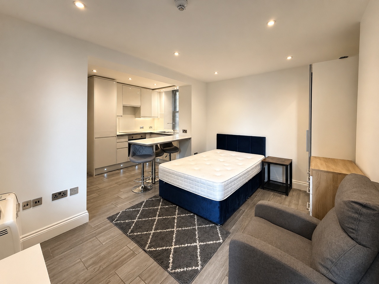 Studio Flat, Windsor Court, BN1