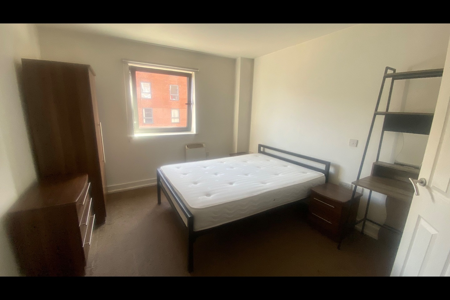 2 Bed Flat, Moss St, L6