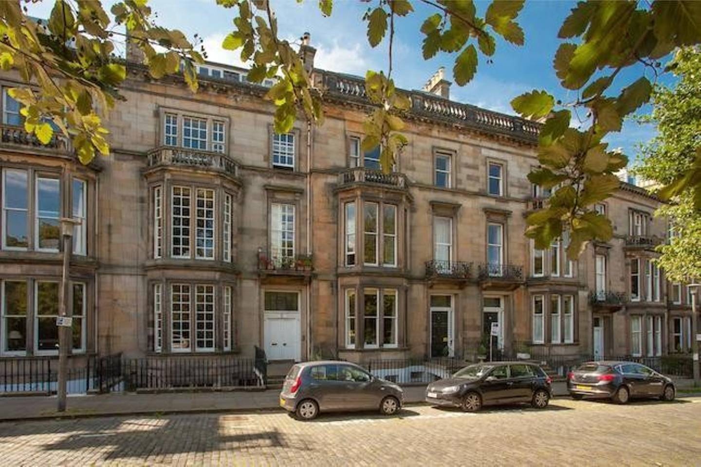3 Bed Flat, Edinburgh, EH4