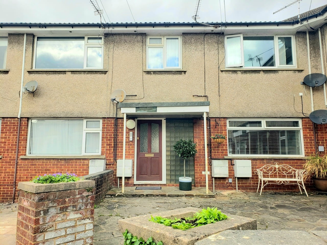 2 Bed Flat, Harrismith Road, CF23