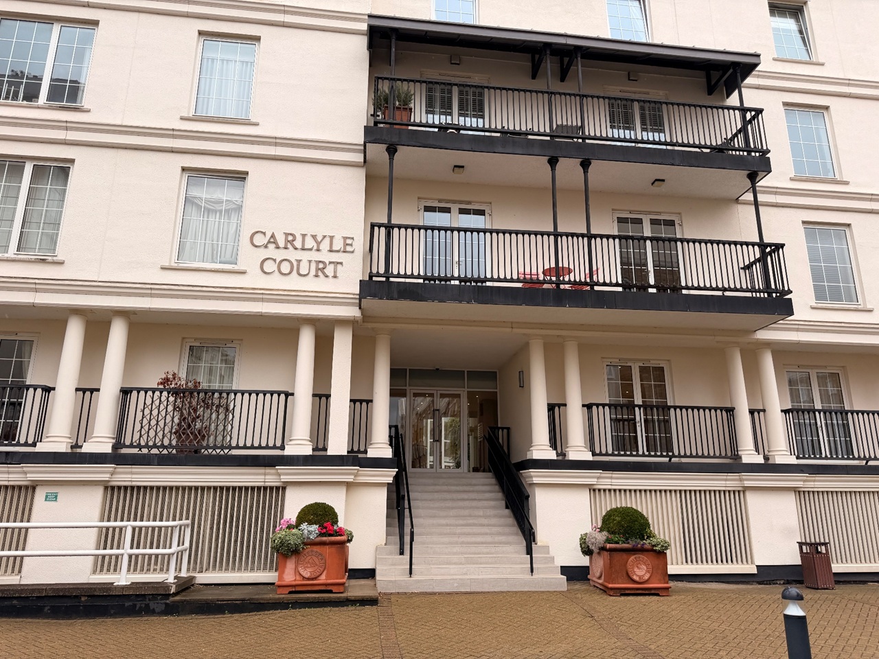 2 Bed Flat, Chelsea Harbour, SW10