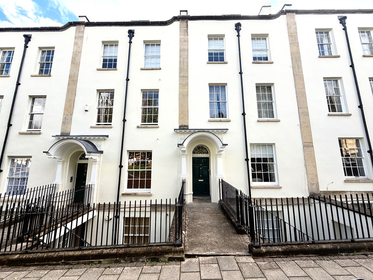 2 Bed Flat, Pro-Cathedral Lane, BS8