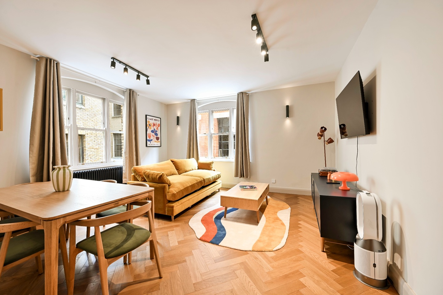 1 Bed Flat, Floral Street, WC2E