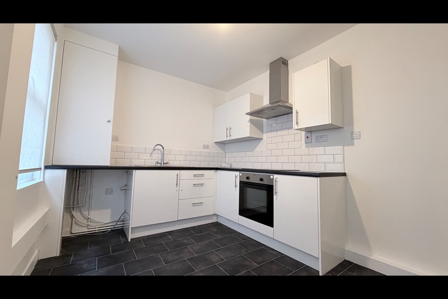 3 Bed Terraced House, Suburban Road, L6
