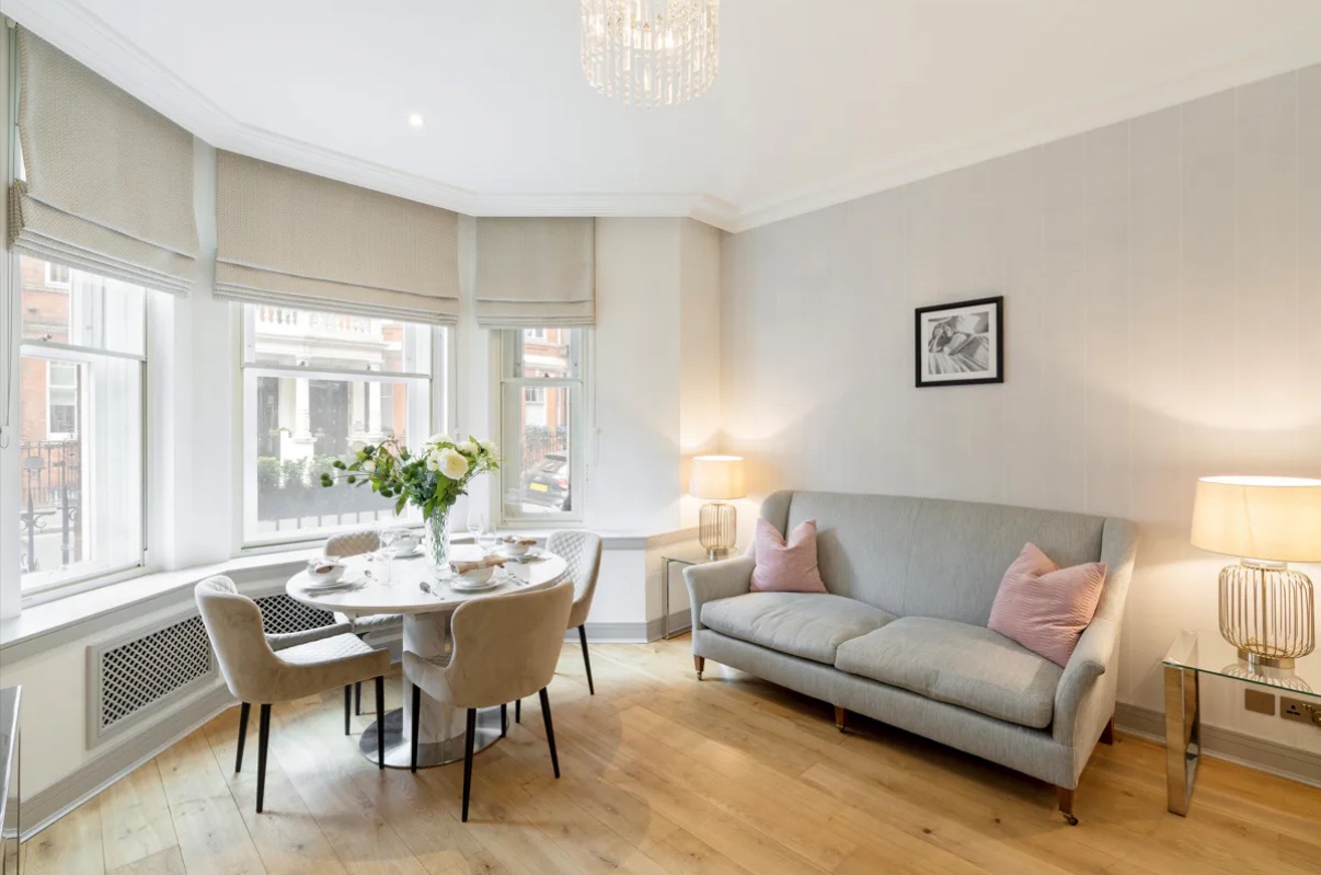 1 Bed Flat, Green St, W1K